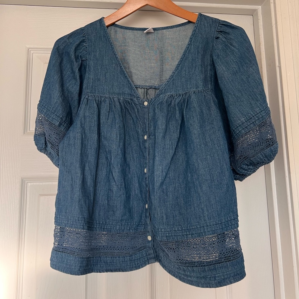 Old Navy Blue Denim Oversized V Neckline Blouse with Lace Accents
Casual/ Work